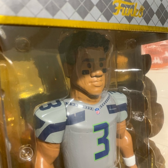 Russell Wilson Seattle Seahawks Funko Limited Edition 1500 Made 12’ vinyl figure - Picture 8 of 8